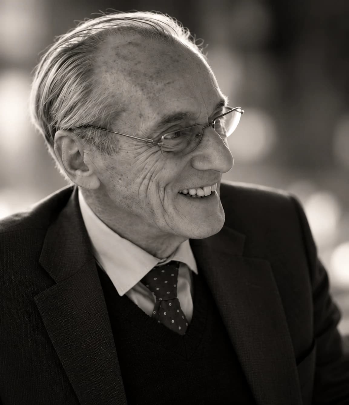Ritratto di Arturo, sorridente.